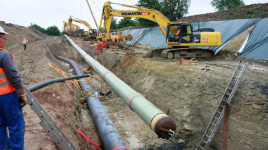 ID 800 pipe length is threaded into the sleeve pipe